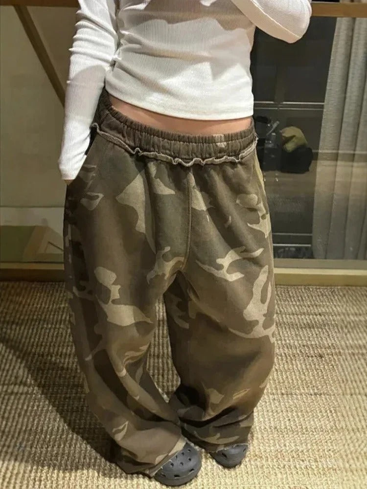 Army Green Camouflage Loose Sweatpants Stylish Street Straight Leg Sweatpants Harajuku Style Hip Hop Pants Streetwear