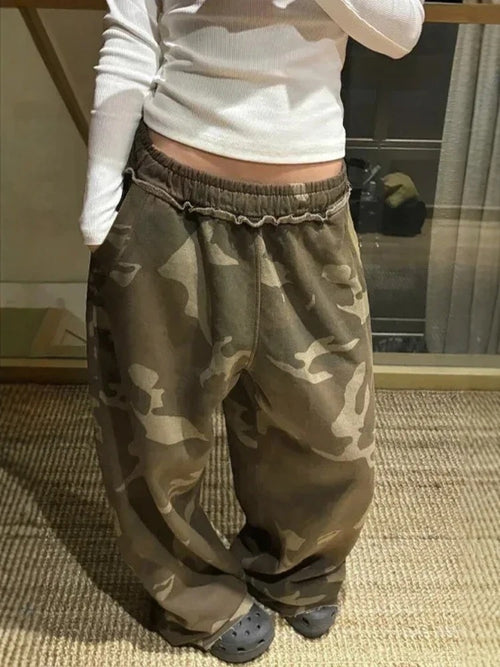 Army Green Camouflage Loose Sweatpants Stylish Street Straight Leg Sweatpants Harajuku Style Hip Hop Pants Streetwear
