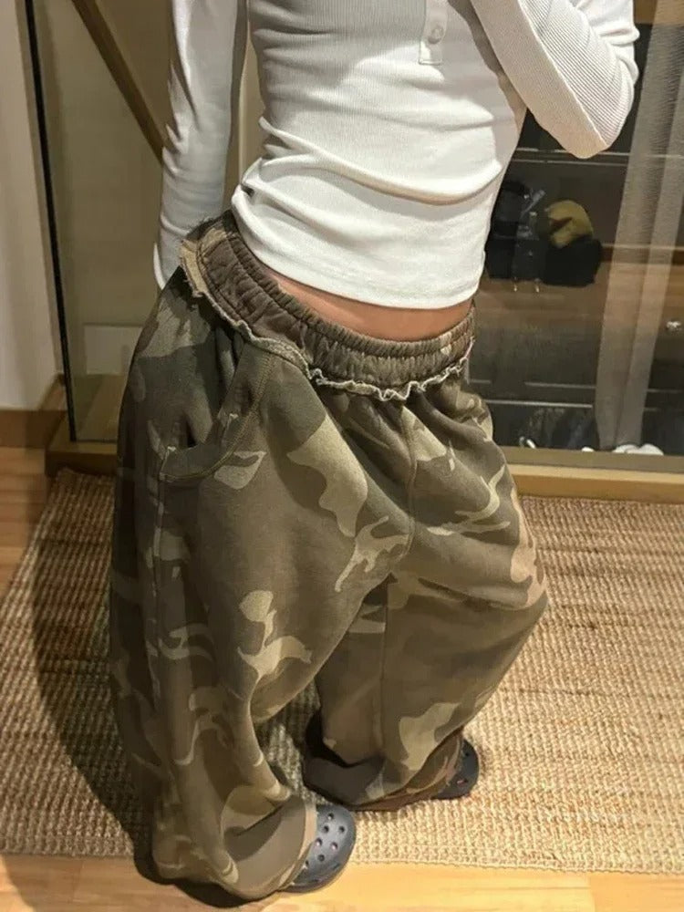 Army Green Camouflage Loose Sweatpants Stylish Street Straight Leg Sweatpants Harajuku Style Hip Hop Pants Streetwear