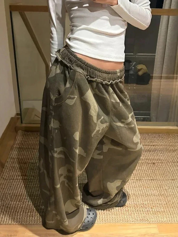 Army Green Camouflage Loose Sweatpants Stylish Street Straight Leg Sweatpants Harajuku Style Hip Hop Pants Streetwear