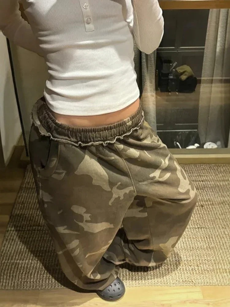 Army Green Camouflage Loose Sweatpants Stylish Street Straight Leg Sweatpants Harajuku Style Hip Hop Pants Streetwear