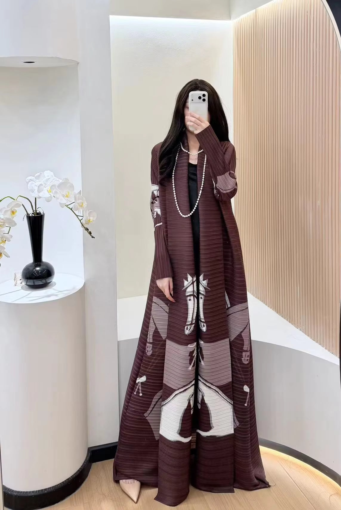 Fold Women's Pleated Abaya - Brown Horse Art Print, Middle Eastern Fashion Long Robe 2025 New Arrival - Modest Casual Wear