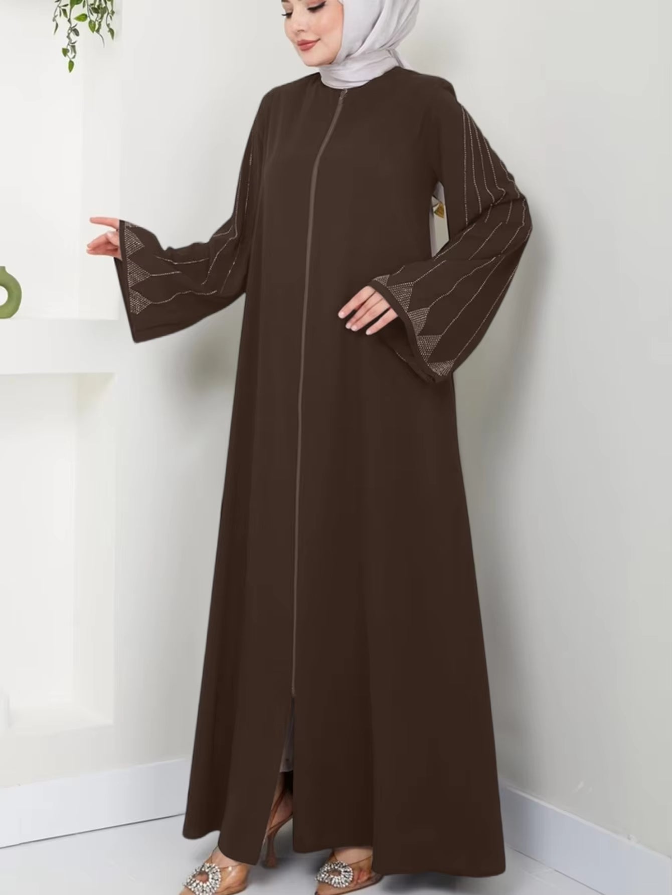 Elegant Brown Abaya Dress for Women – Loose Fit Long Sleeve Islamic Maxi with Diamond Detail, Modest Muslim Fashion