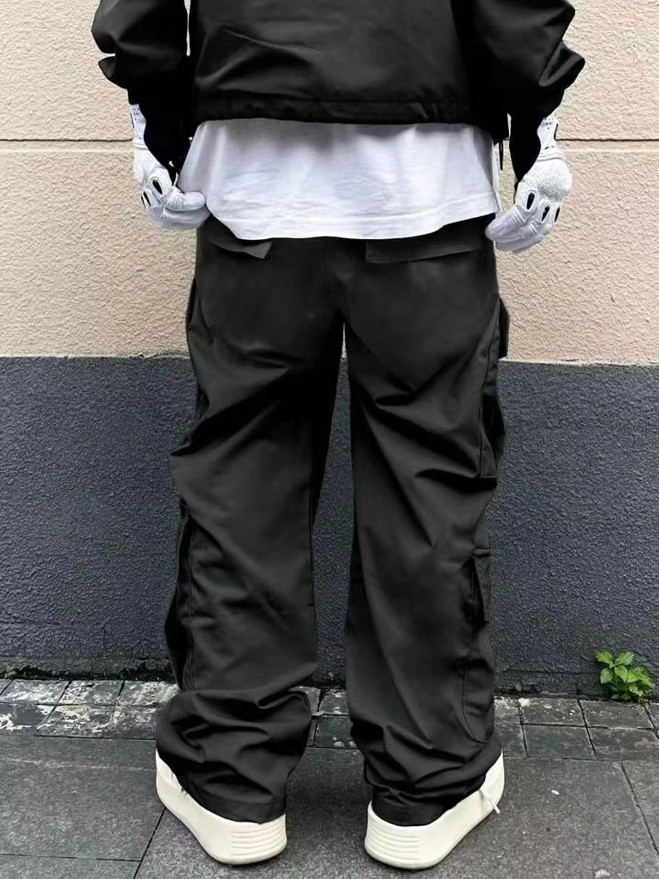 Men's Spring and Autumn Multi-Pocket Cargo Pants with Elastic Waistband and Drawstring Adjustment, Solid Color Multi-Pocket Long Pants Suitable for Outdoor Sports and Leisure