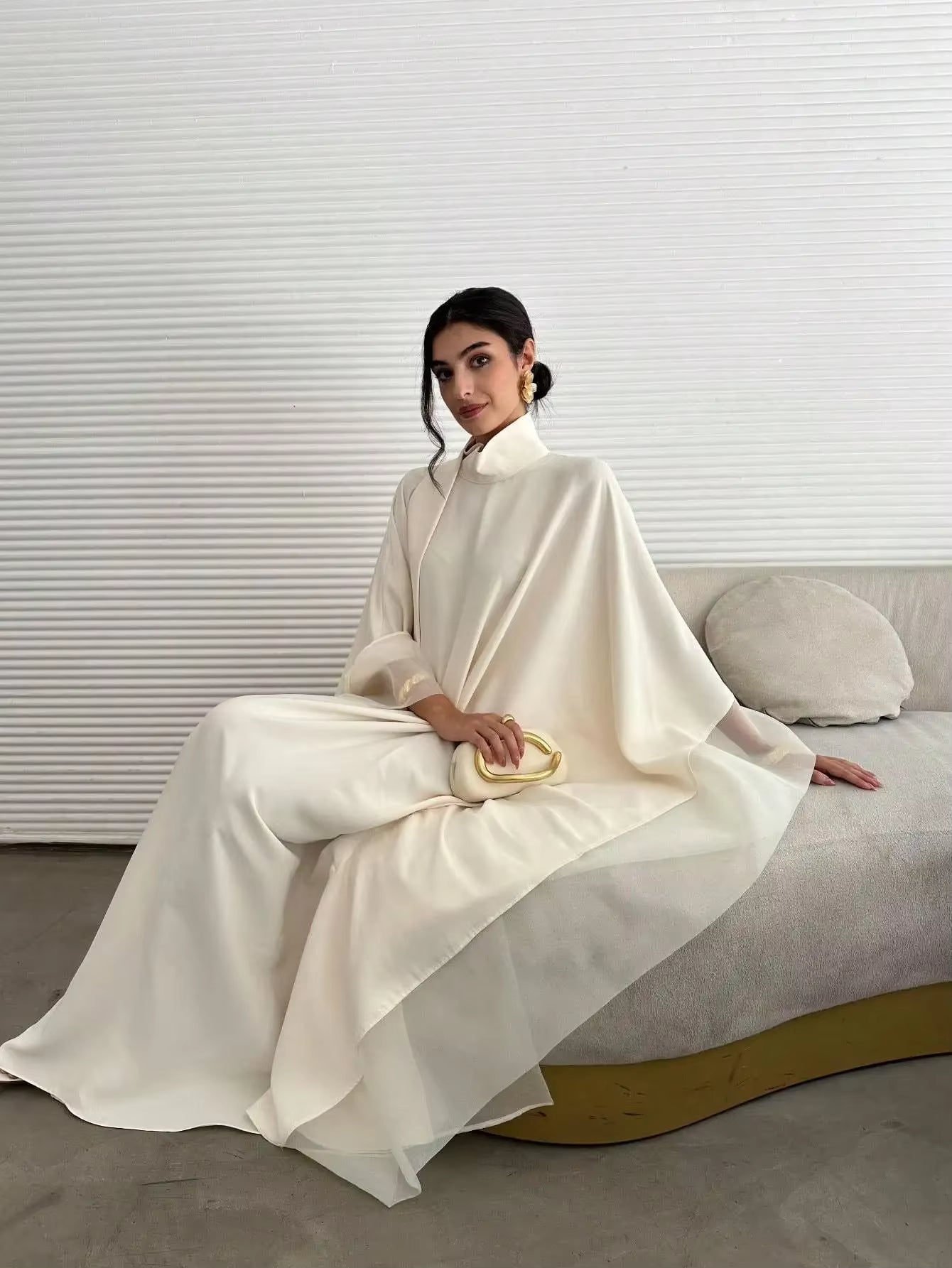 Elegant White Abaya Dress – Loose Full Sleeve Kaftan, Modest Middle Eastern Evening Wear for Women