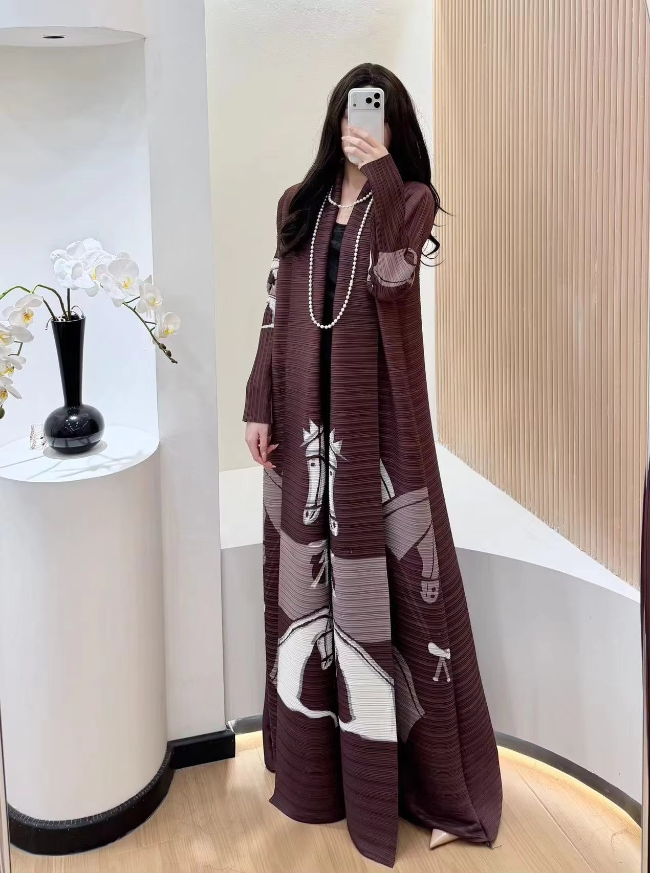 Fold Women's Pleated Abaya - Brown Horse Art Print, Middle Eastern Fashion Long Robe 2025 New Arrival - Modest Casual Wear