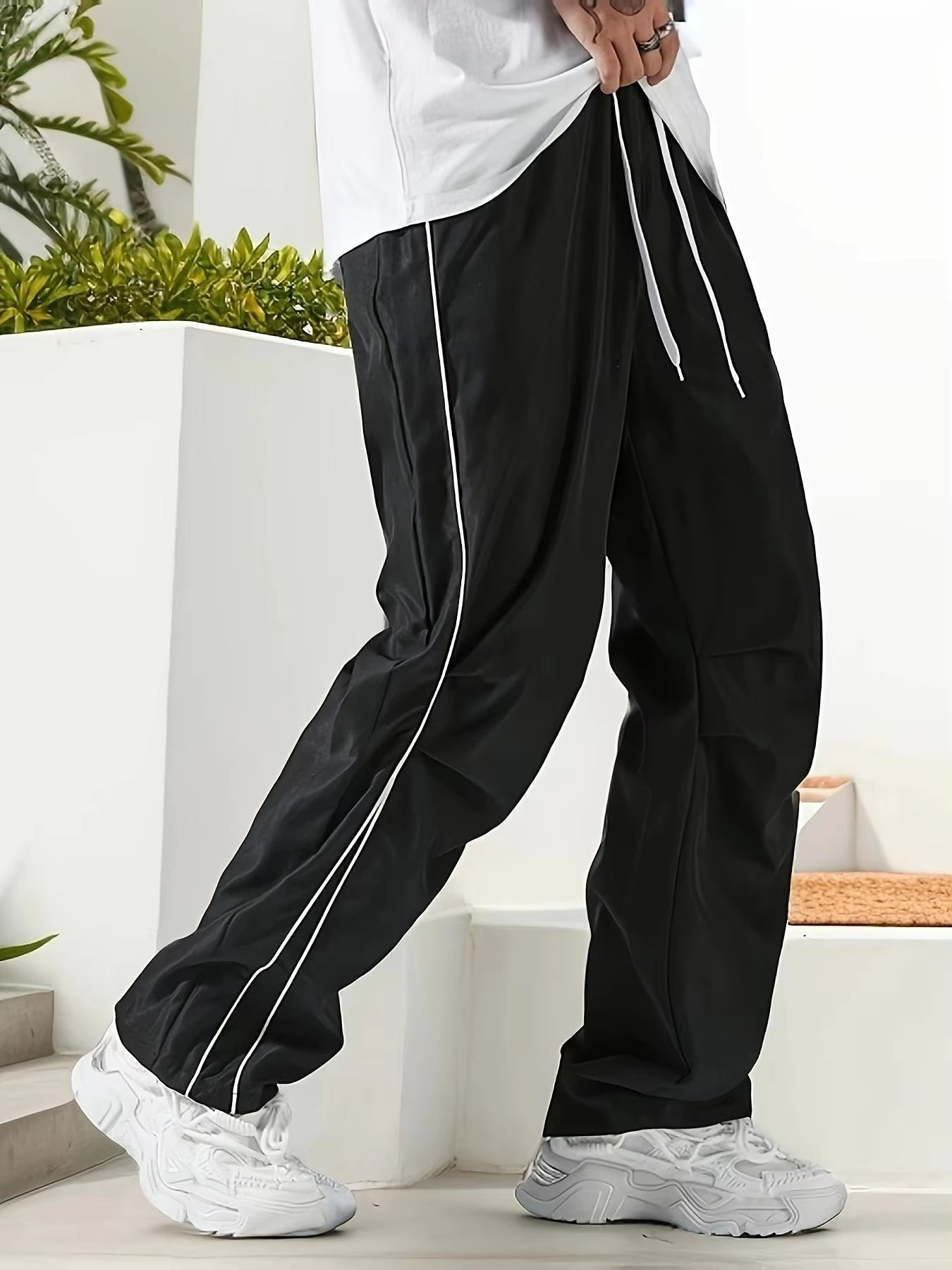 Men's Regular Plain Sports Straight Pants with Drawstrings and Elastic Waistband, Reflective Webbing Design, Suitable for Daily Leisure