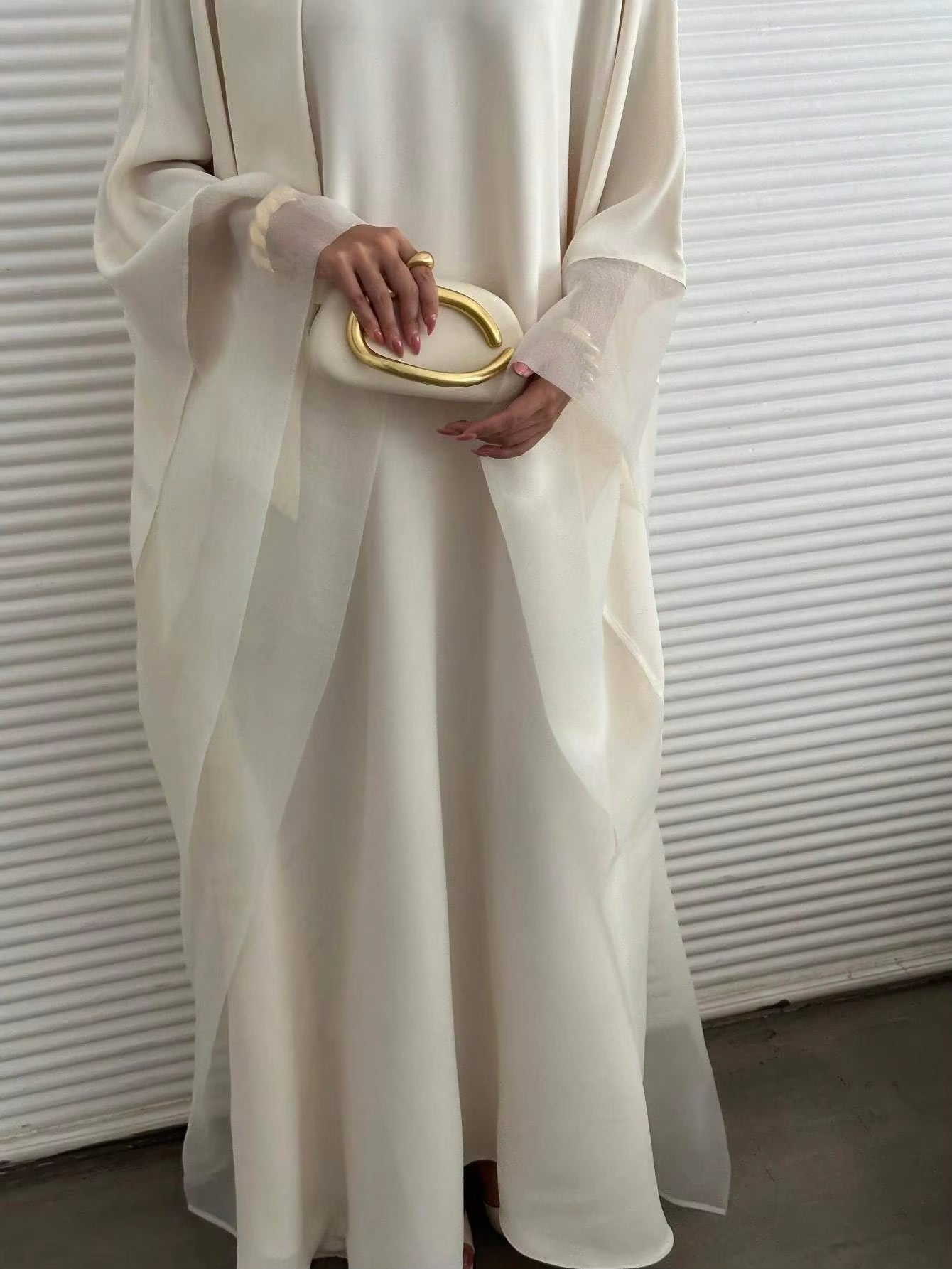 Elegant White Abaya Dress – Loose Full Sleeve Kaftan, Modest Middle Eastern Evening Wear for Women