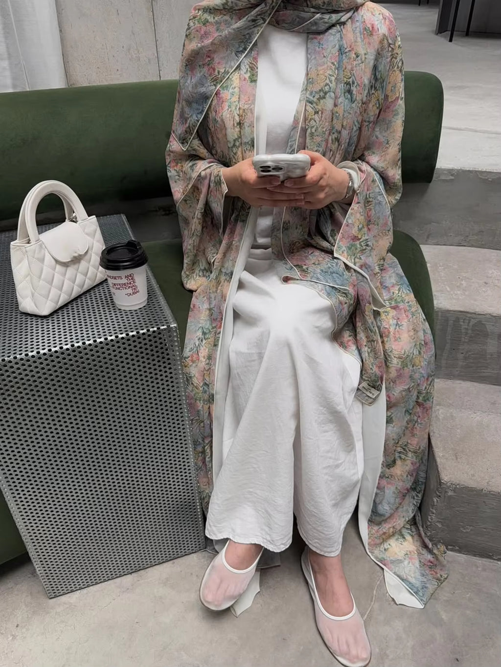 Elegant Floral Abaya Robe with Headscarf – Long Sleeve Arabic Cardigan, Modest Middle Eastern Dress