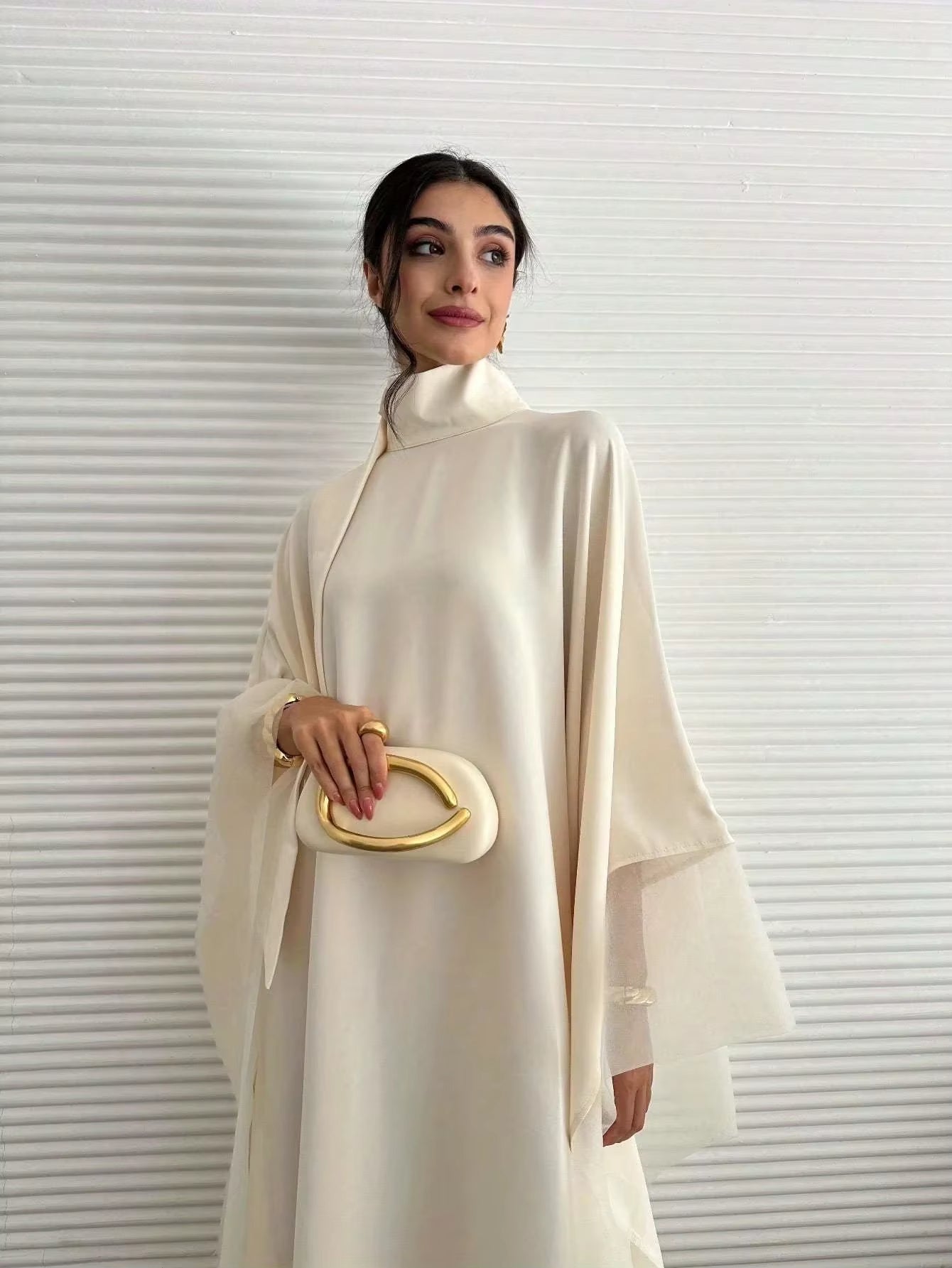 Elegant White Abaya Dress – Loose Full Sleeve Kaftan, Modest Middle Eastern Evening Wear for Women