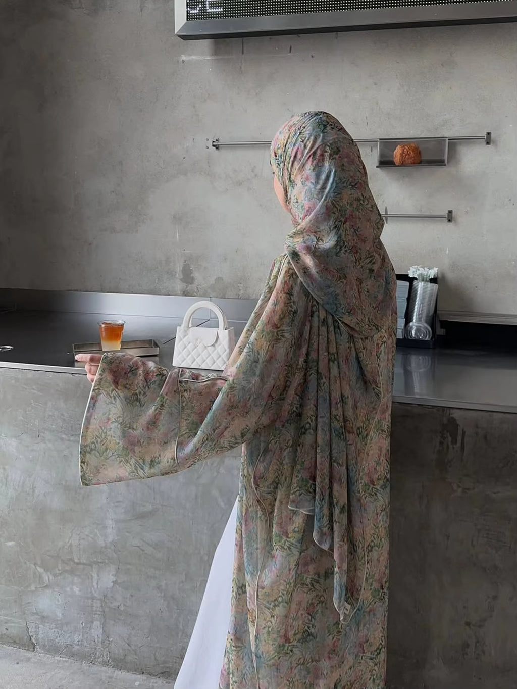Elegant Floral Abaya Robe with Headscarf – Long Sleeve Arabic Cardigan, Modest Middle Eastern Dress