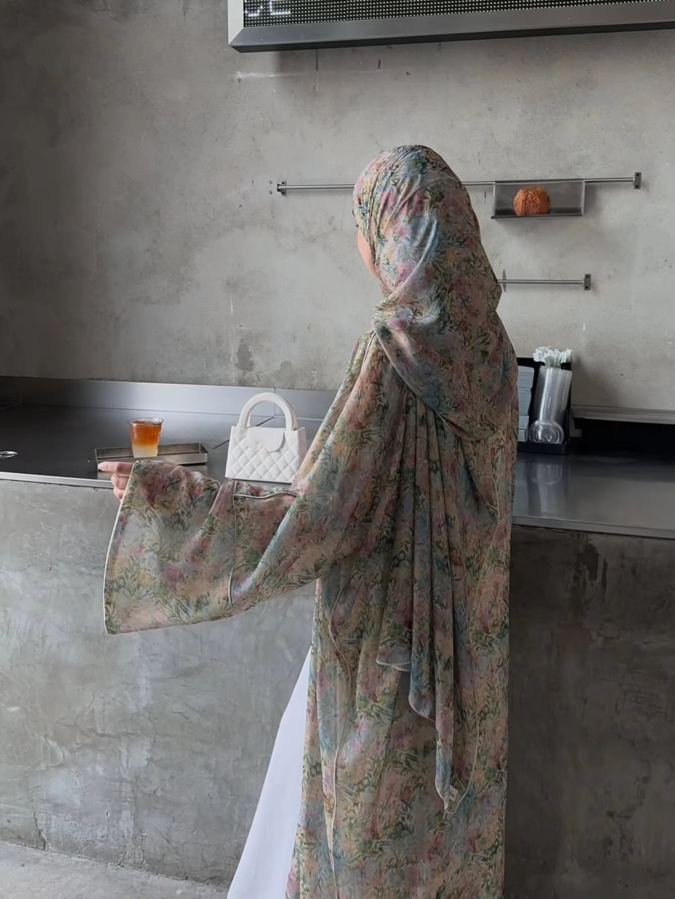 Elegant Floral Abaya Robe with Headscarf – Long Sleeve Arabic Cardigan, Modest Middle Eastern Dress