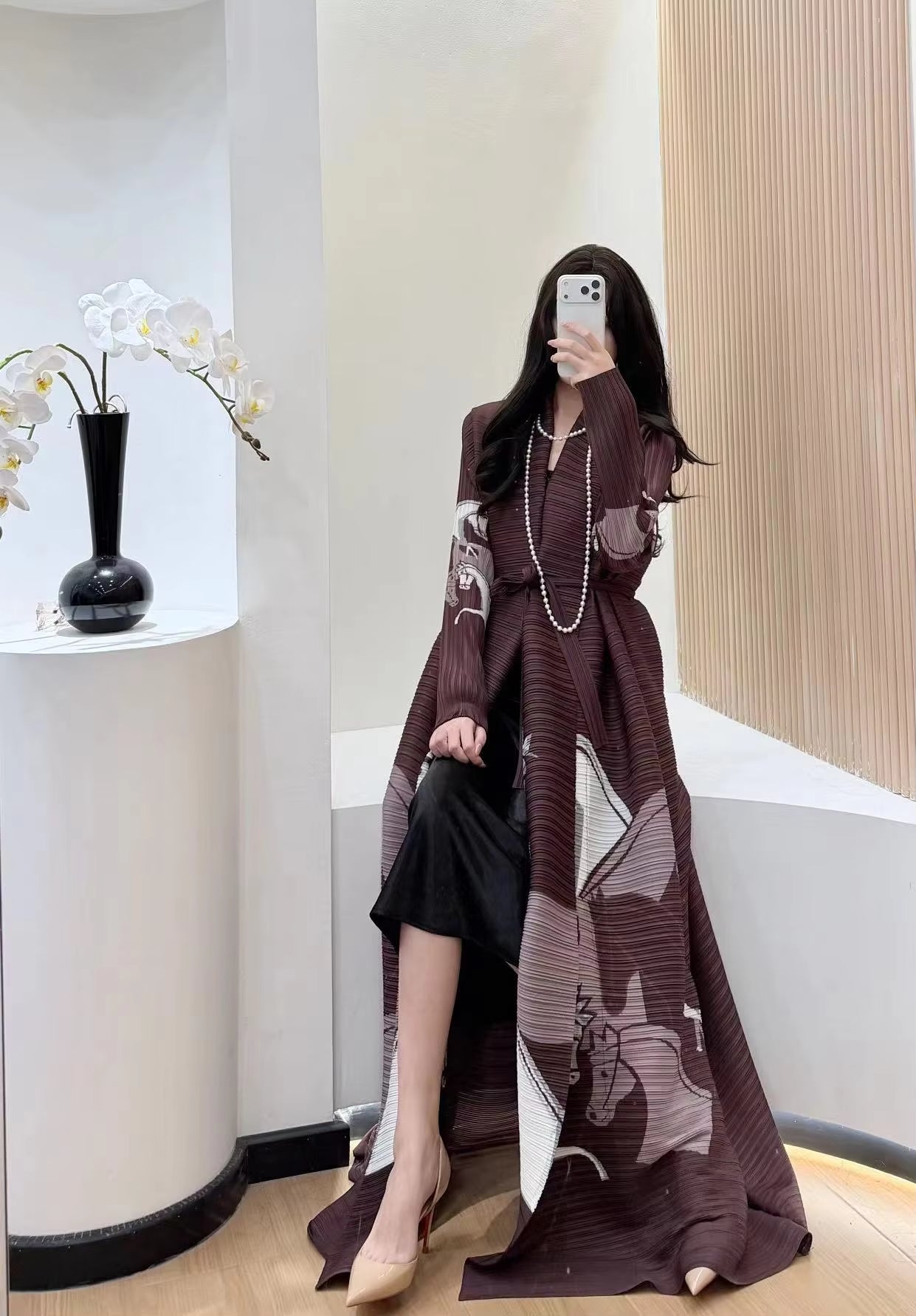 Fold Women's Pleated Abaya - Brown Horse Art Print, Middle Eastern Fashion Long Robe 2025 New Arrival - Modest Casual Wear