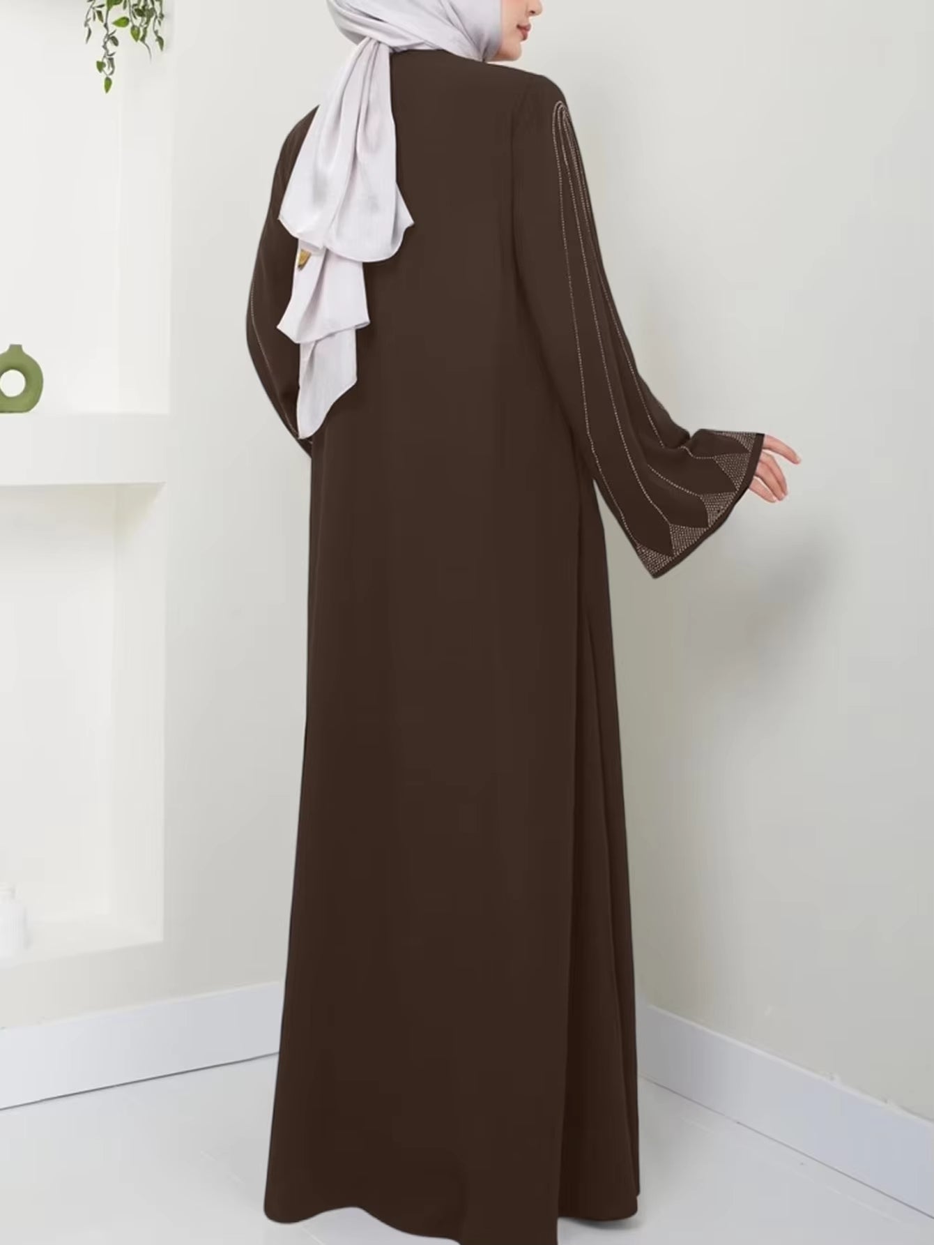 Elegant Brown Abaya Dress for Women – Loose Fit Long Sleeve Islamic Maxi with Diamond Detail, Modest Muslim Fashion